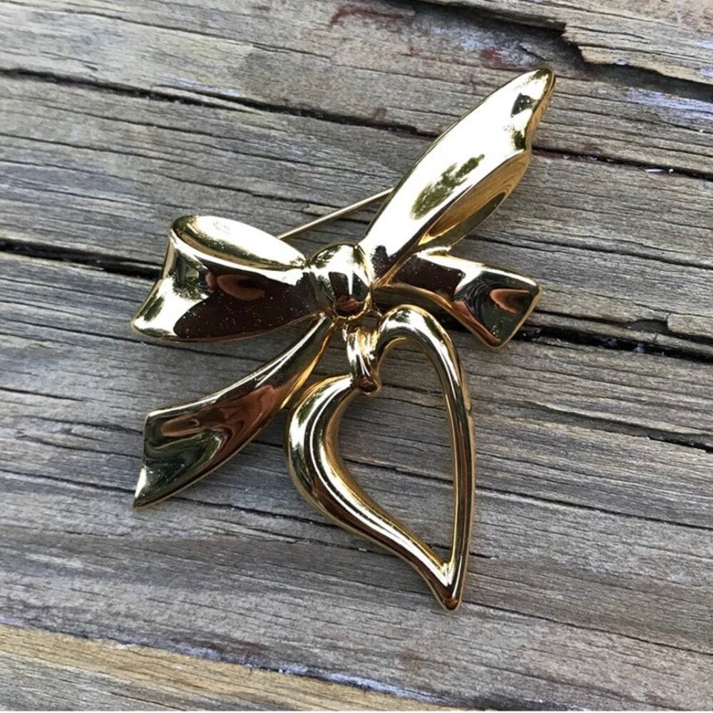 Vintage Signed Monet Gold Tone Bow and Dangle Heart Brooch
